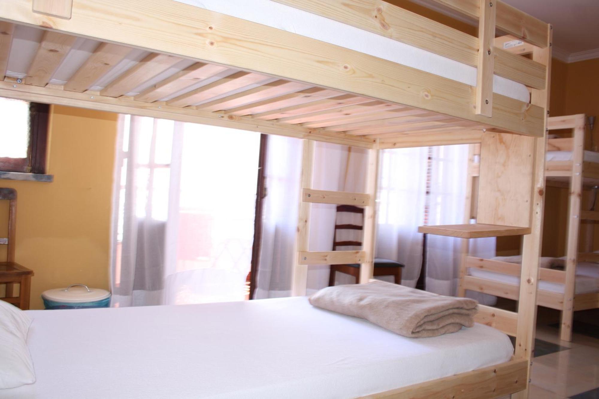 Ericeira Chill Hill Hostel & Private Rooms - Peach Garden Rom bilde